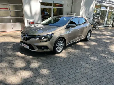 Używany Renault Mégane Intens 132 KM (97 kW) 2016 Beżowy Sedan/Limuzyna