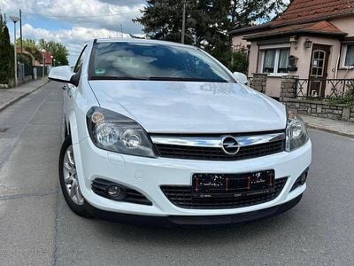 Weiß Gebraucht 2009 Opel Astra GTC Edition Limousine | 2.699 € (Guter Preis)
