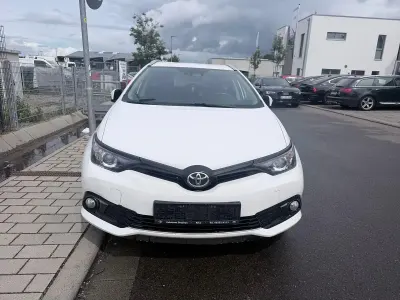 Gebraucht Toyota Auris 115 PS (84 kW) 2019 Weiß Kleinwagen