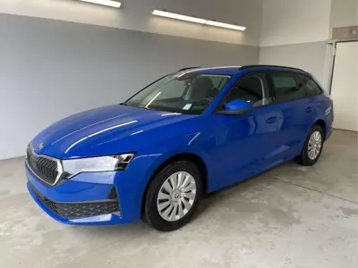 Neu Skoda Octavia Essence 150 PS (110 kW) 2026 [k4k4] energy blau Kombi