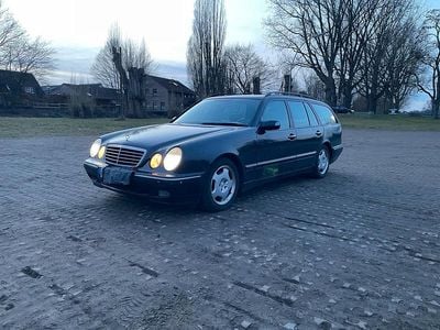 Gebraucht Mercedes E280 204 PS (150 kW) 2000 Blau Kombi