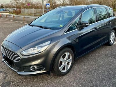 Gebraucht Ford S-MAX Titanium 160 PS (117 kW) 2018 Grau Van / Kleinbus