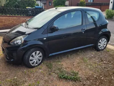Gebraucht Toyota Aygo 68 PS (50 kW) 2013 Schwarz Kleinwagen