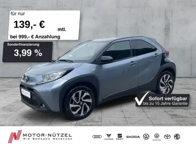 Neu Toyota Aygo X 72 PS (52 kW) 2025 Celestite grey (1k3)/ black mi SUV