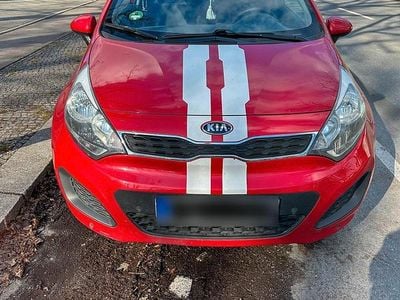 Gebraucht Kia Rio Attract 86 PS (63 kW) 2013 Rot Kleinwagen