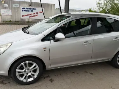 Używany Opel Corsa Edition 86 KM (63 kW) 2010 Srebrny Hatchback