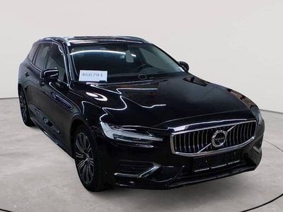 Gebraucht Volvo V60 Inscription 197 PS (144 kW) 2021 Onyx schwarzmetallic Kombi