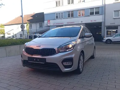 Usado Kia Carens DREAM-TEAM Edition 141 HP (103 kW) 2017 Prateado Monovolume