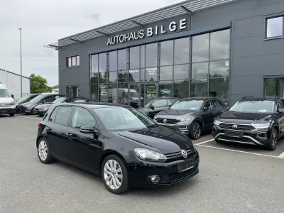 Gebraucht VW Golf VI Team 105 PS (77 kW) 2010 Schwarz Kleinwagen