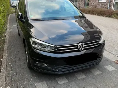 Gebraucht VW Touran Comfortline 110 PS (80 kW) 2016 Schwarz Van / Kleinbus