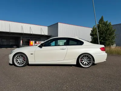 Gebraucht BMW 330 245 PS (180 kW) 2012 Weiß Coupé