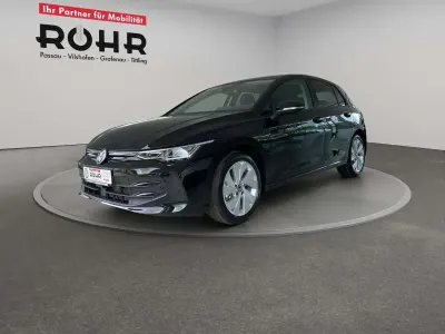 Gebraucht VW Golf VIII 150 PS (110 kW) 2026 Grenadillschwarz metallic Limousine