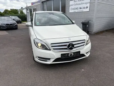 Gebraucht Mercedes B200 136 PS (100 kW) 2013 Weiß Kleinwagen