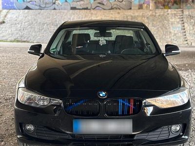Gebraucht BMW 318 146 PS (107 kW) 2013 Schwarz Limousine