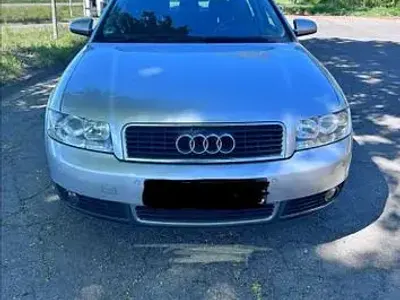 Używany Audi A4 131 KM (96 kW) 2001 Srebrny Sedan/Limuzyna
