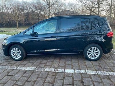 Schwarz Gebraucht 2019 VW Touran Comfortline Van / Kleinbus | 22.500 € (Fairer Preis)