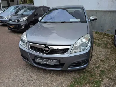 Gebraucht Opel Vectra Cosmo 155 PS (114 kW) 2006 Lichtsilber m2 Limousine