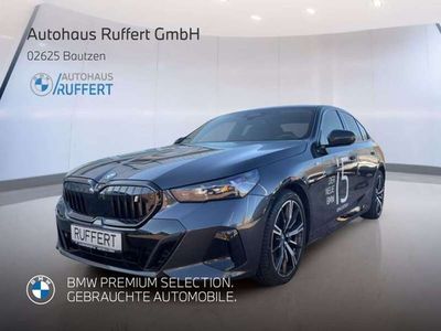 Grau (sophistograu brillanteffekt metalli) Gebraucht 2024 BMW i5 Limousine | 73.600 €