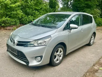 Gebraucht Toyota Verso Comfort 111 PS (81 kW) 2014 Silber Van / Kleinbus