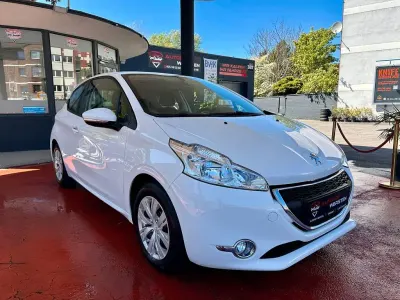 Usata Peugeot 208 Active 82 CV (60 kW) 2013 Bianco Utilitaria
