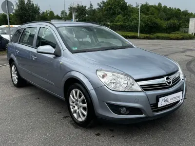 Gebraucht Opel Astra Edition 116 PS (85 kW) 2008 Silber Limousine