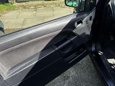 Second-hand Ford Fiesta Trend 101 CP (74 kW) 2004 Hatchback