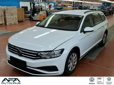 Gebraucht VW Passat Basis 150 PS (110 kW) 2023 Weiß Kombi