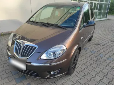 Gebraucht Lancia Musa Gold 95 PS (69 kW) 2012 Braun Van / Kleinbus
