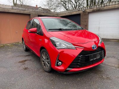 Gebraucht Toyota Yaris Hybrid 100 PS (73 kW) 2017 Rot Kleinwagen