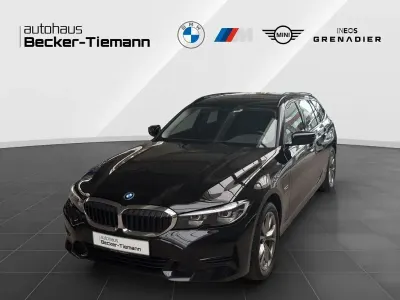 Gebraucht BMW 320e Sport Line 204 PS (150 kW) 2022 Schwarz Kombi