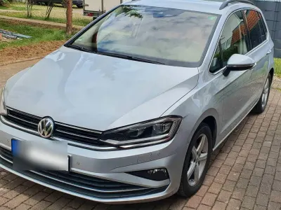 Używany VW Golf Sportsvan Highline 150 KM (110 kW) 2019 Srebrny Minivan