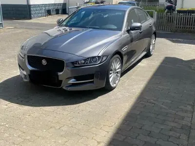 Gebraucht Jaguar XE R-Sport 200 PS (147 kW) 2015 Silber Limousine