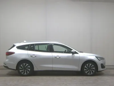 Gebraucht Ford Focus Titanium 120 PS (88 kW) 2022 Silber Kombi