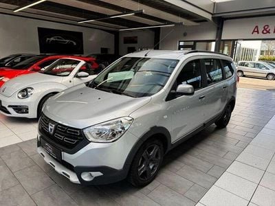 Gebraucht Dacia Lodgy Celebration 166 PS (122 kW) 2017 Silber Van / Kleinbus