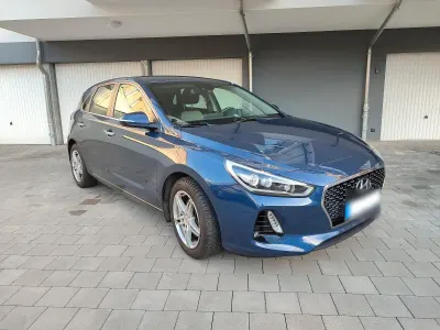 Gebraucht Hyundai i30 Premium 120 PS (88 kW) 2018 Blau Limousine