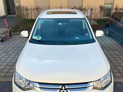 Second-hand Mitsubishi Outlander Instyle 150 CP (110 kW) 2014 Alb SUV