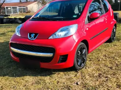 Usata Peugeot 107 55 CV (40 kW) 2010 Rosso Utilitaria