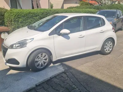 Usata Peugeot 208 Access 92 CV (67 kW) 2016 Bianco Utilitaria