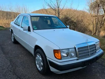 Gebraucht Mercedes E200 75 PS (55 kW) 1991 Weiß Limousine
