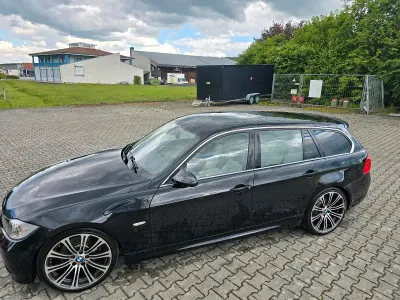 Gebraucht BMW 325 218 PS (160 kW) 2026 Schwarz Limousine