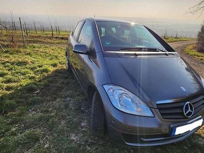 Gebraucht Mercedes A180 Avantgarde 116 PS (85 kW) 2010 Silber Limousine