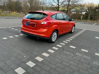 Gebraucht Ford Focus Titanium 182 PS (133 kW) 2011 Orange Limousine
