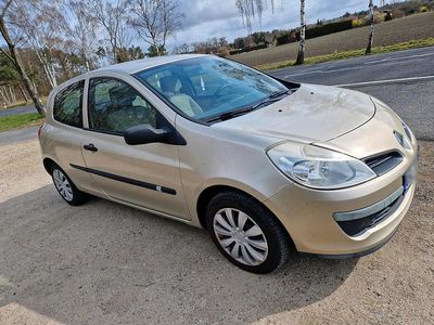 Gebraucht Renault Clio II 75 PS (55 kW) 2006 Beige Kleinwagen
