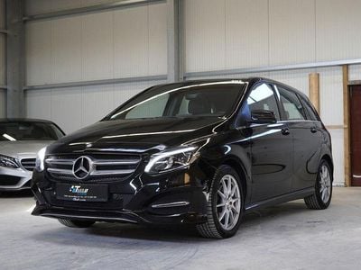 Schwarz Gebraucht 2015 Mercedes 200 Limousine | 13.490 € (Teuer)