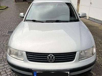 Używany VW Passat Comfortline 101 KM (74 kW) 1998 Srebrny Sedan/Limuzyna