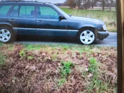 Second-hand Mercedes 200 136 CP (100 kW) 1995 Negru Break