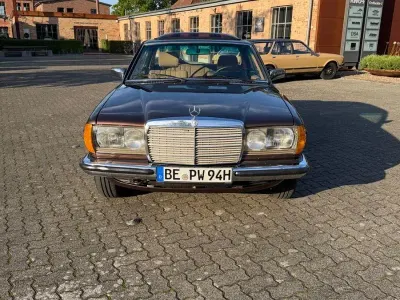 Używany Mercedes 230 136 KM (100 kW) 1984 Brązowy Coupe