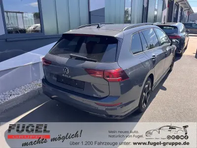 Gebraucht VW Golf VIII R-line 150 PS (110 kW) 2025 Delfingrau metallic Kombi