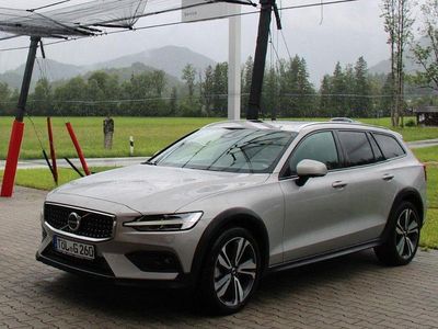 Gebraucht Volvo V60 CC Plus 250 PS (183 kW) 2024 Silber Kombi
