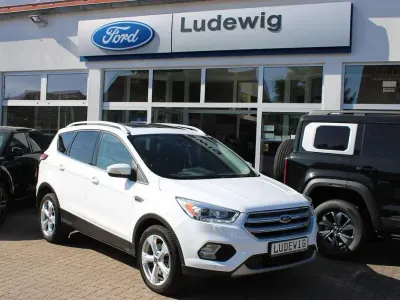 Gebraucht Ford Kuga Titanium 150 PS (110 kW) 2017 Weiß SUV
